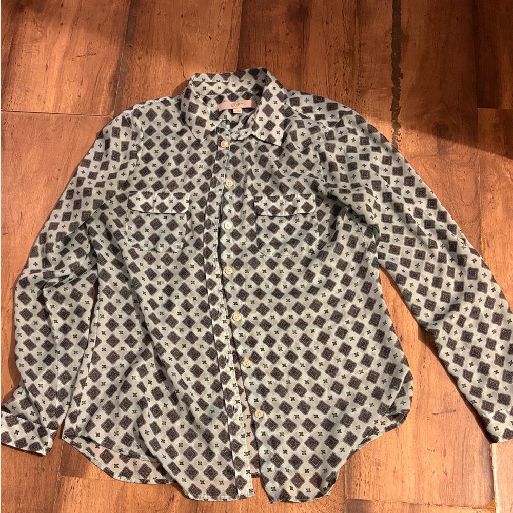 LOFT Gray and Black Diamond Print Blouse